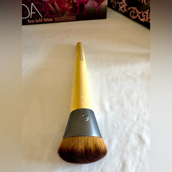 ❤️NWOT❤️ECOTOOLS❤️MAKE UP BRUSHES❤️4 TOTAL❤️ - Picture 7 of 9